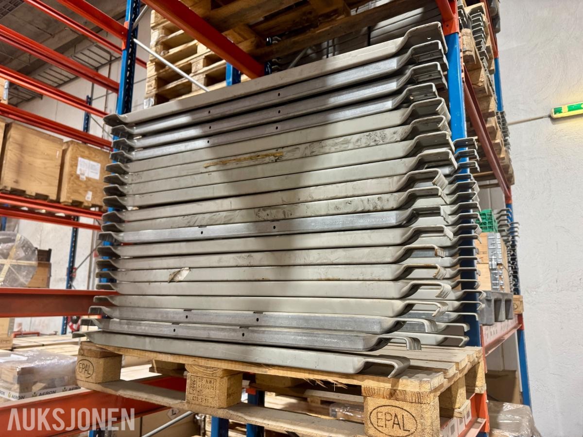 19 stk Dexion stålhyller til reolsystem – 113 x 84 cm