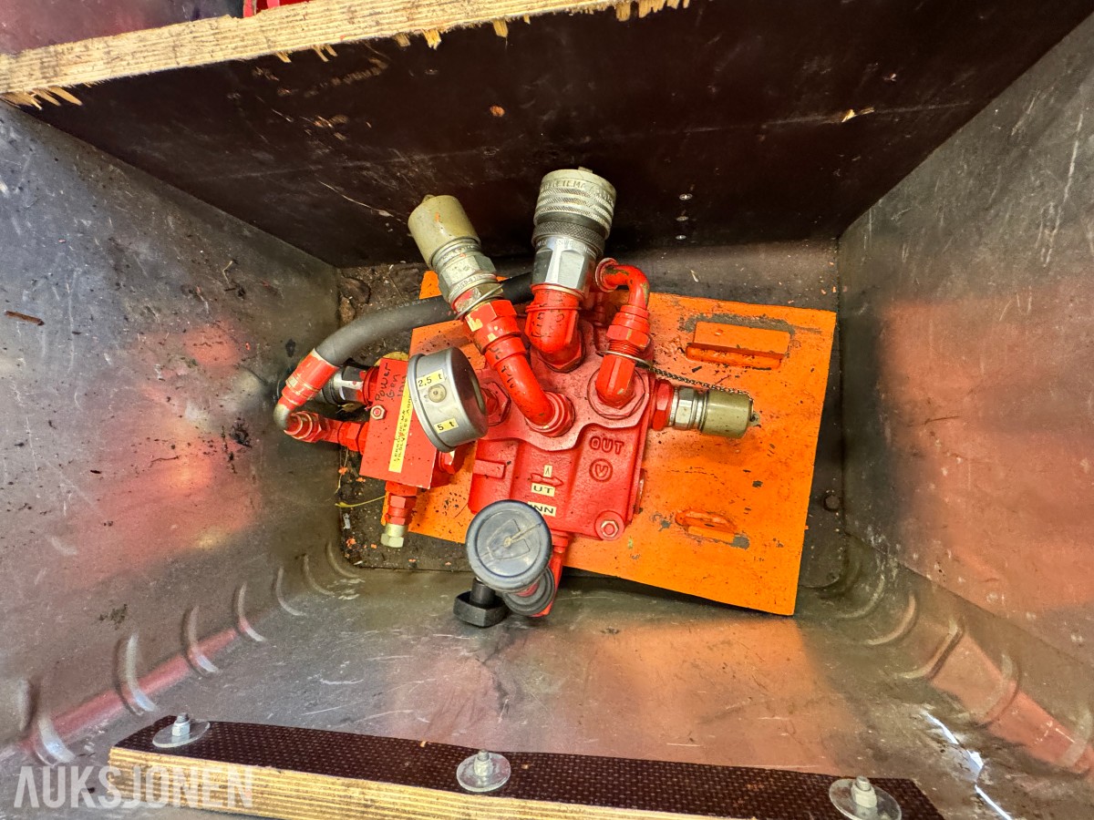 Hydraulisk motor og sentral for Simplex vinsj 
