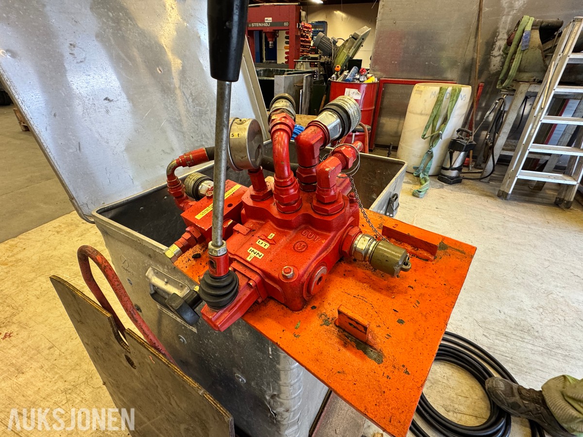Hydraulisk motor og sentral for Simplex vinsj 