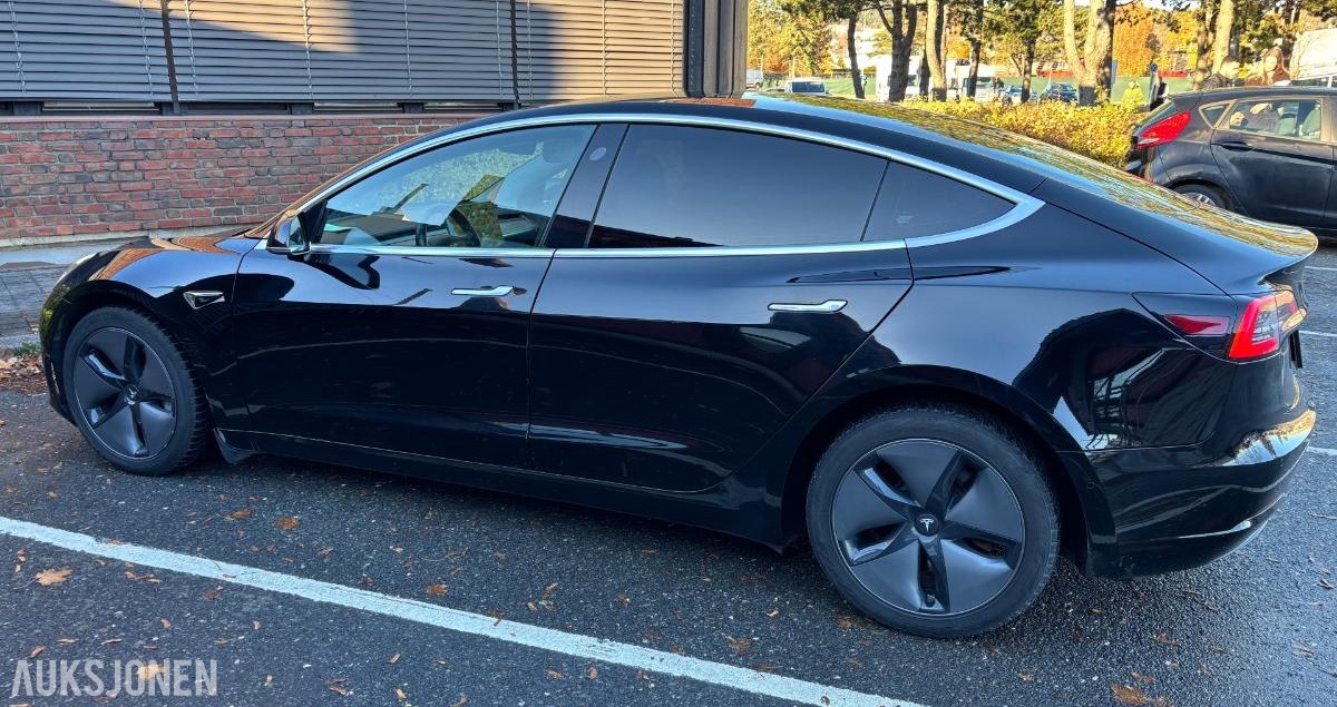 2019 Tesla Model 3 LONG RANGE AWD EN EIER