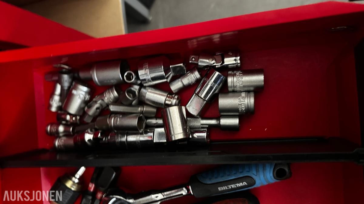 Stor utstyrspakke selges samlet: Kvalitetsverktøy, Bosch hvitevarer & hageredskaper