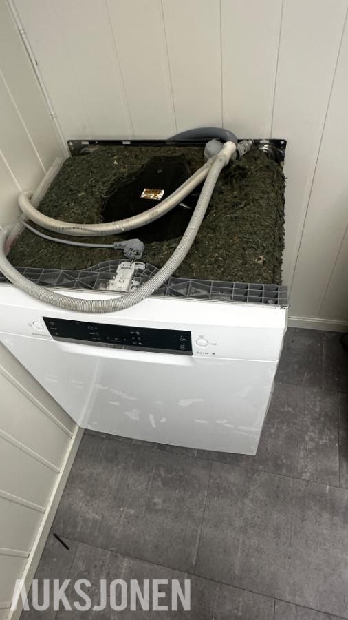 Stor utstyrspakke selges samlet: Kvalitetsverktøy, Bosch hvitevarer & hageredskaper