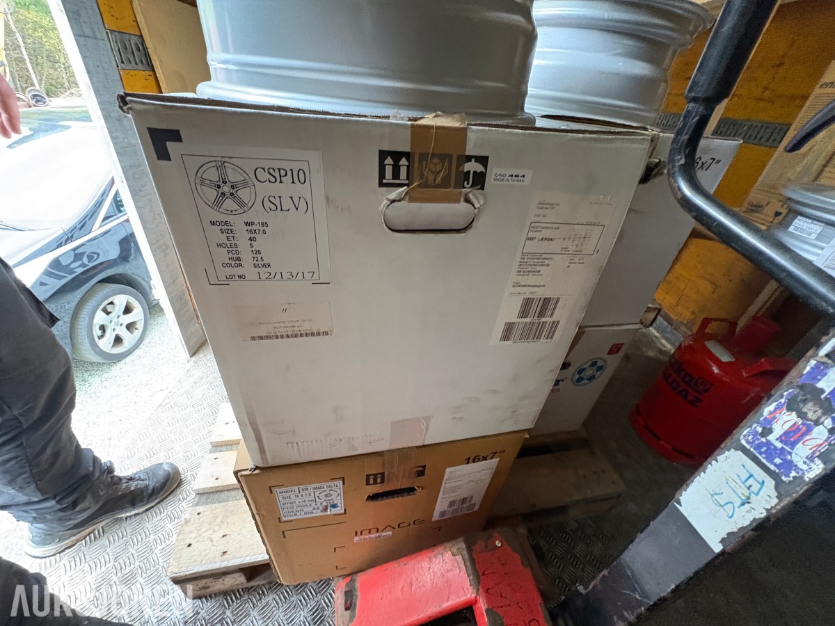 Pakke med 16" felger selges samlet på pall