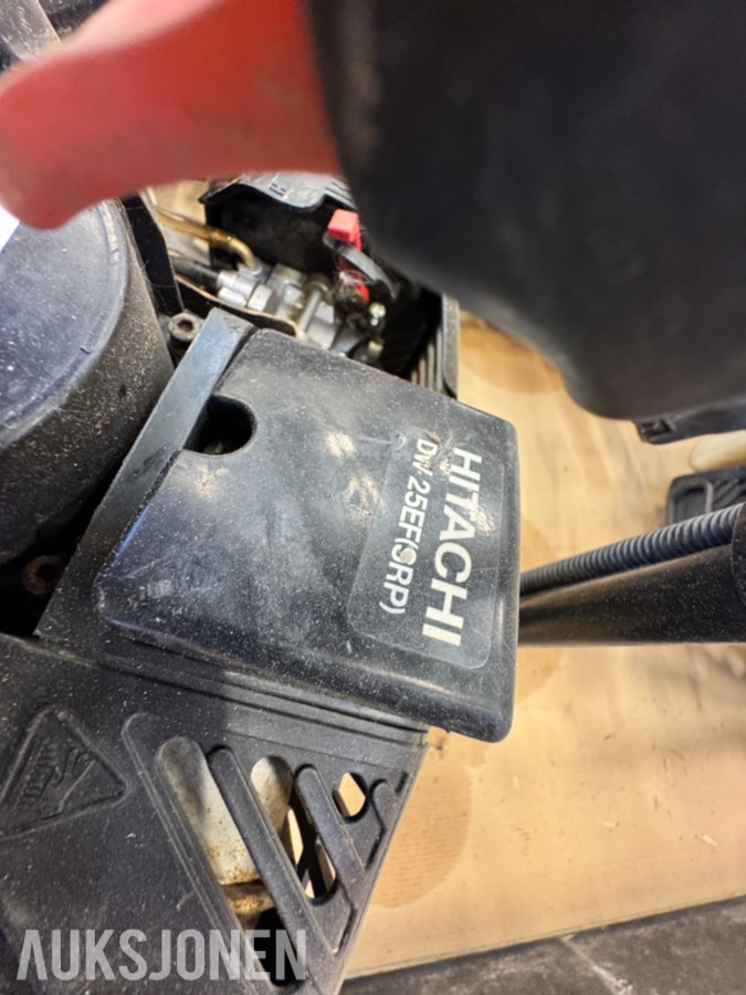 6 stk bensindrevne boremaskiner Hitachi m.fl.
