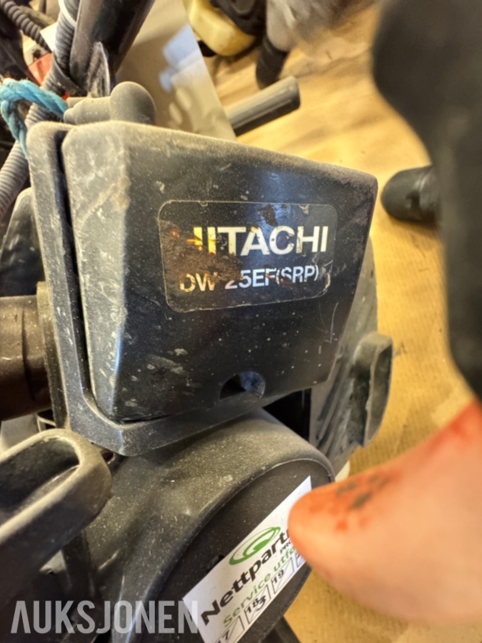 6 stk bensindrevne boremaskiner Hitachi m.fl.