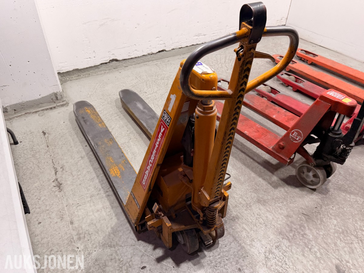5 stk jekketraller med forskjellige modeller og kapasiteter