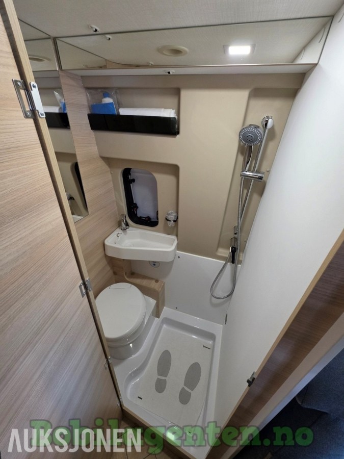 2026 Chausson V594 Max L First Line / 4 Faste Sengeplasser / Bedkit / Solcelle / Kompressorkjøleskap / Ryggekamera