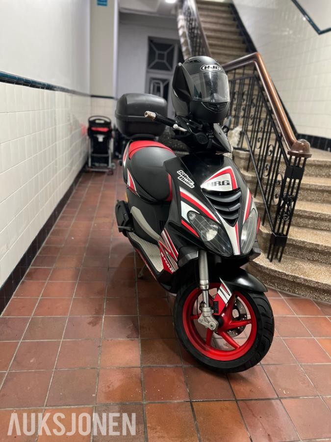 Strøken og sporty Piaggio NRG Power 2009 (Hi-Per2) – KUN kjørt 6 872 km!