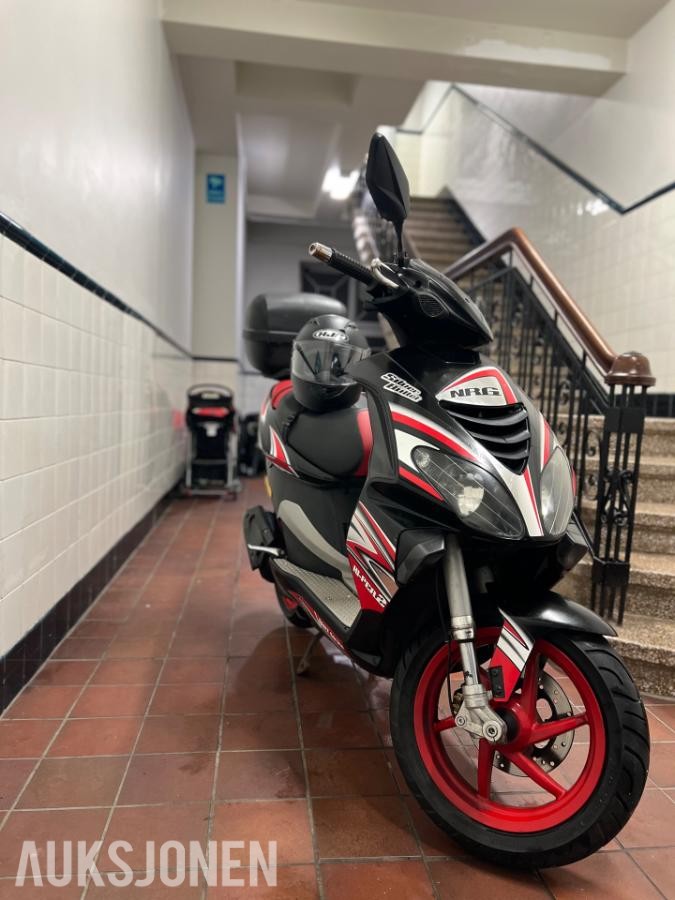 Strøken og sporty Piaggio NRG Power 2009 (Hi-Per2) – KUN kjørt 6 872 km!