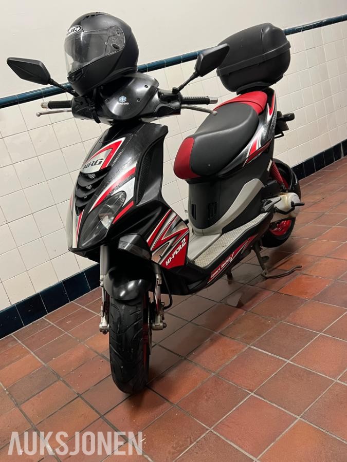 Strøken og sporty Piaggio NRG Power 2009 (Hi-Per2) – KUN kjørt 6 872 km!