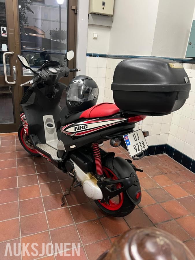Strøken og sporty Piaggio NRG Power 2009 (Hi-Per2) – KUN kjørt 6 872 km!