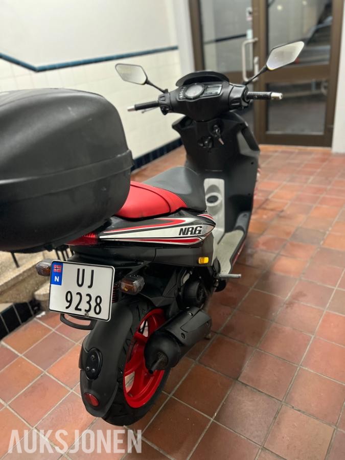 Strøken og sporty Piaggio NRG Power 2009 (Hi-Per2) – KUN kjørt 6 872 km!