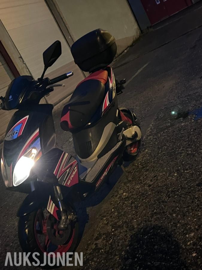 Strøken og sporty Piaggio NRG Power 2009 (Hi-Per2) – KUN kjørt 6 872 km!