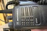 PARTI MED MOTOROLA GP340 UHF SAMBANDSRADIOER, HODESETT, LADERE OG TILBEHØR