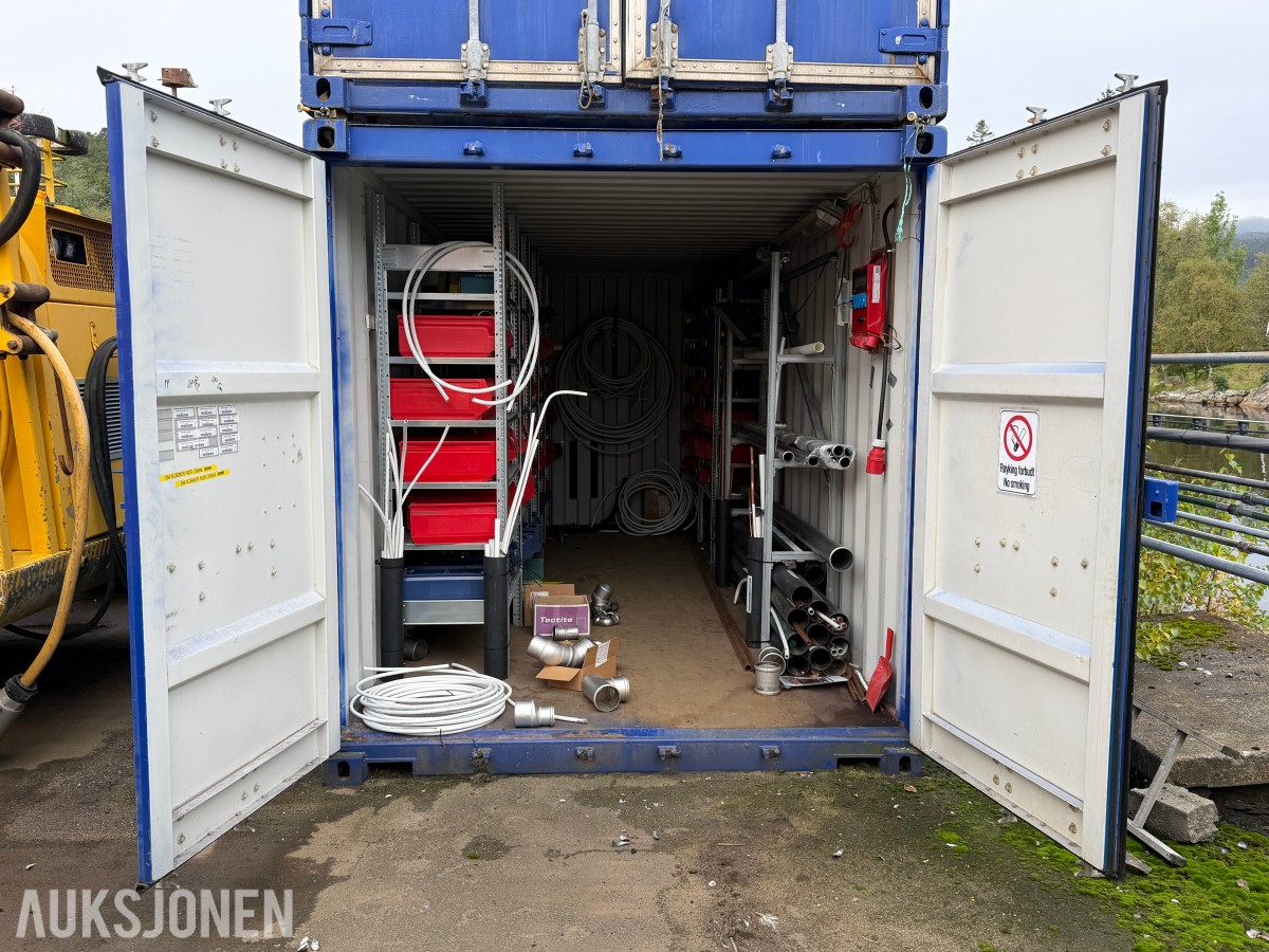 2012 20 FOTS CONTAINER MED REOLER, STRØMINNTAK, RØR OG DELER
