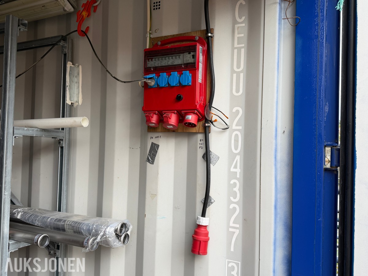2012 20 FOTS CONTAINER MED REOLER, STRØMINNTAK, RØR OG DELER