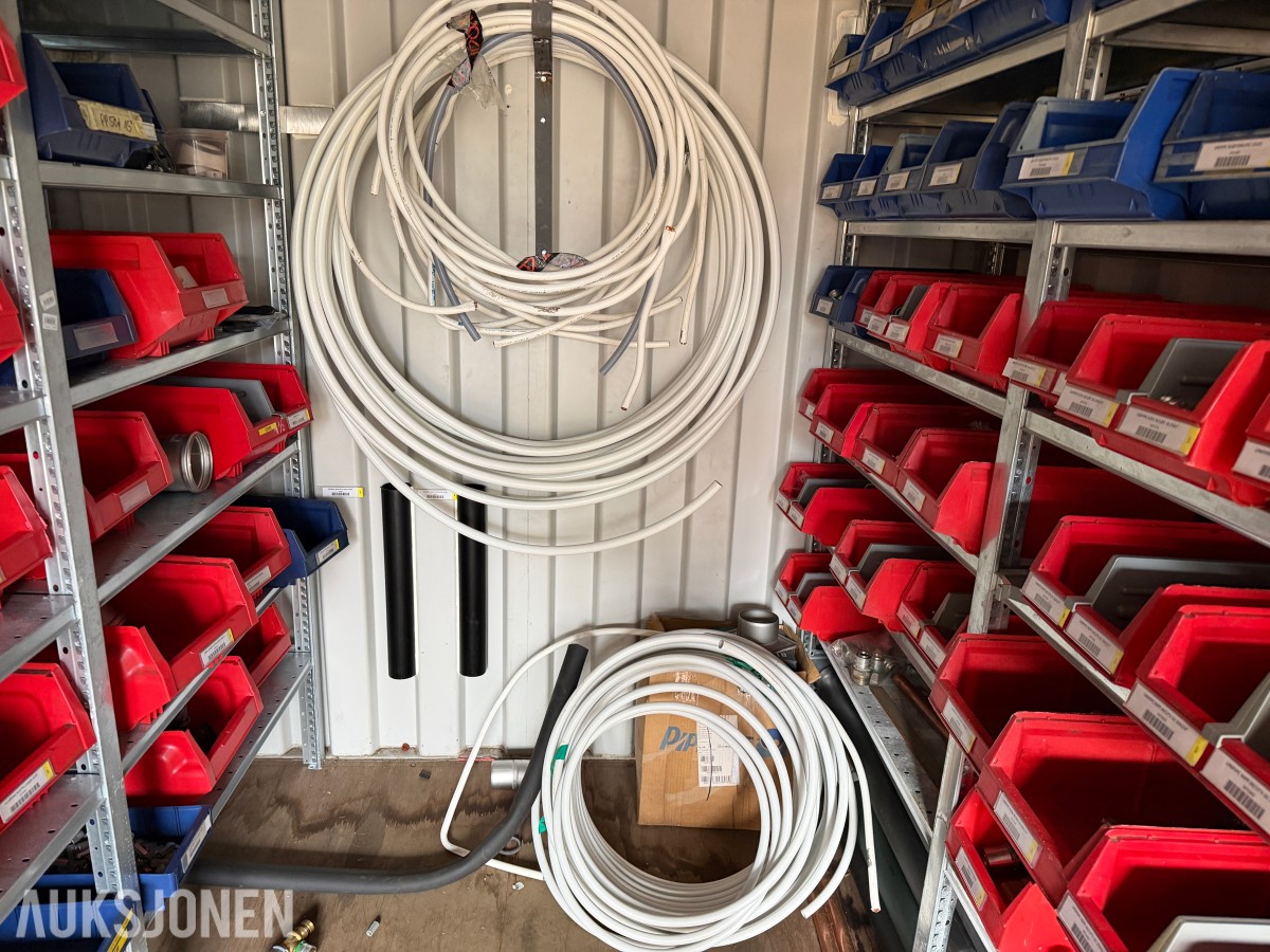 2012 20 FOTS CONTAINER MED REOLER, STRØMINNTAK, RØR OG DELER