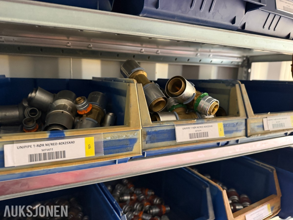 2012 20 FOTS CONTAINER MED REOLER, STRØMINNTAK, RØR OG DELER