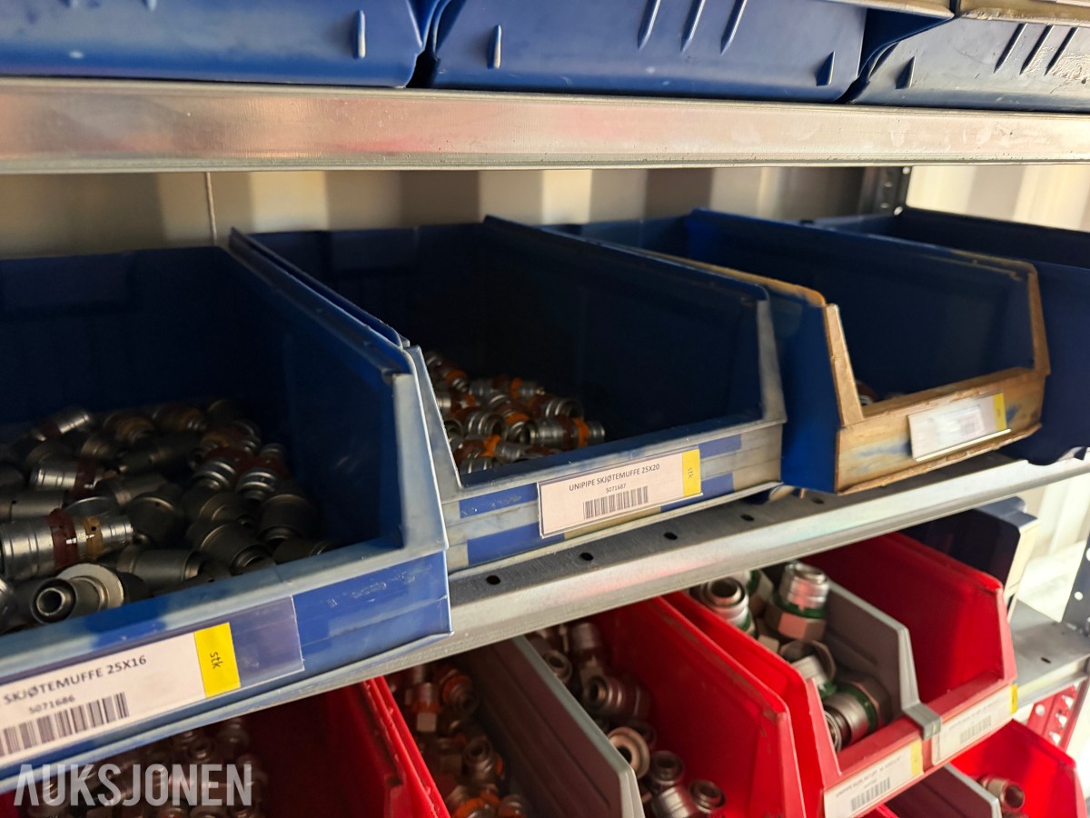 2012 20 FOTS CONTAINER MED REOLER, STRØMINNTAK, RØR OG DELER