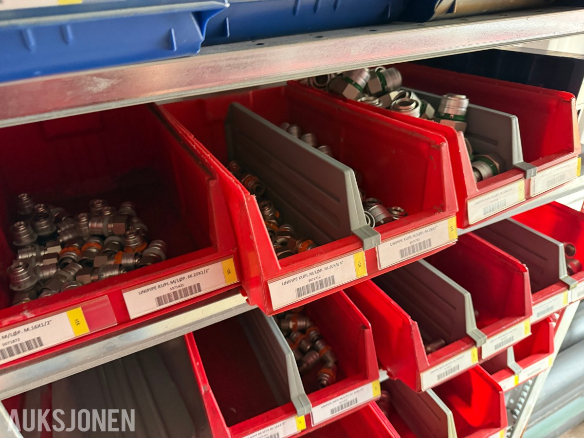 2012 20 FOTS CONTAINER MED REOLER, STRØMINNTAK, RØR OG DELER