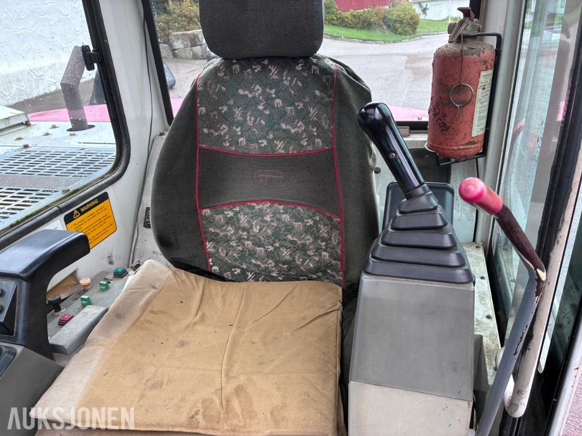 1997 Takeuchi TB070 8 tonns beltegraver 
