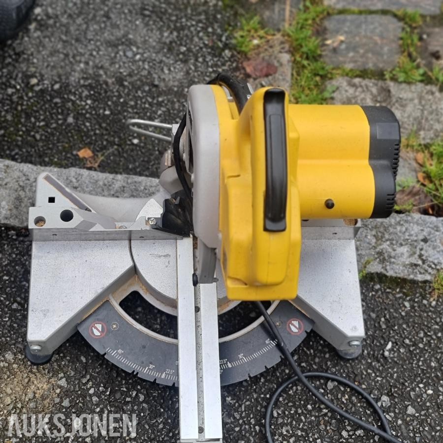 DeWALT DW707 kapp- og gjærsag 1200W