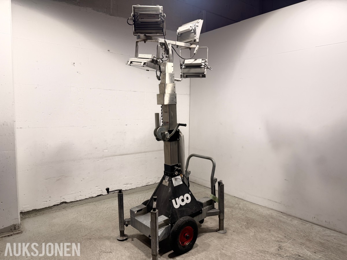 2016 Sky 7m lysmast med 4 Tec-Mar lyskastere med vinsj