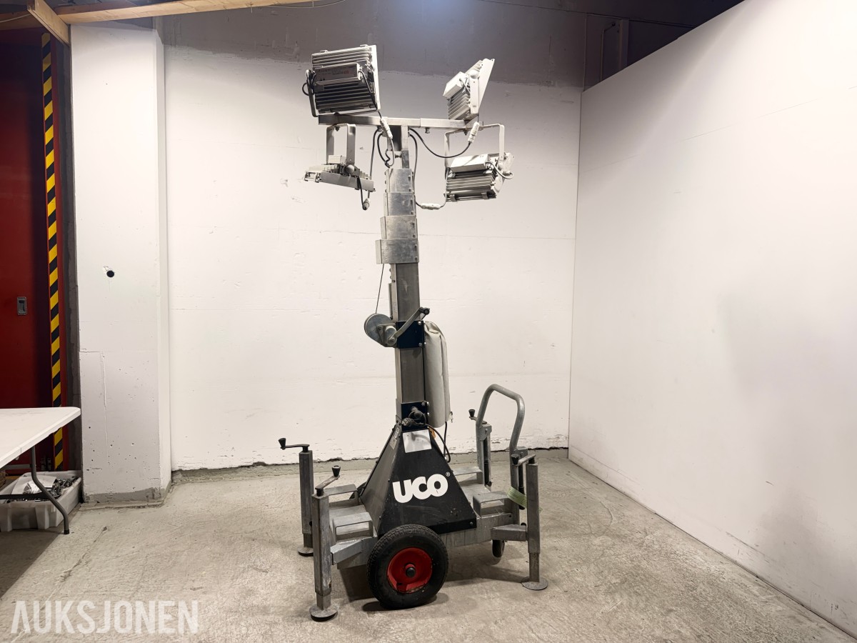 2016 Sky 7m lysmast med 4 Tec-Mar lyskastere med vinsj