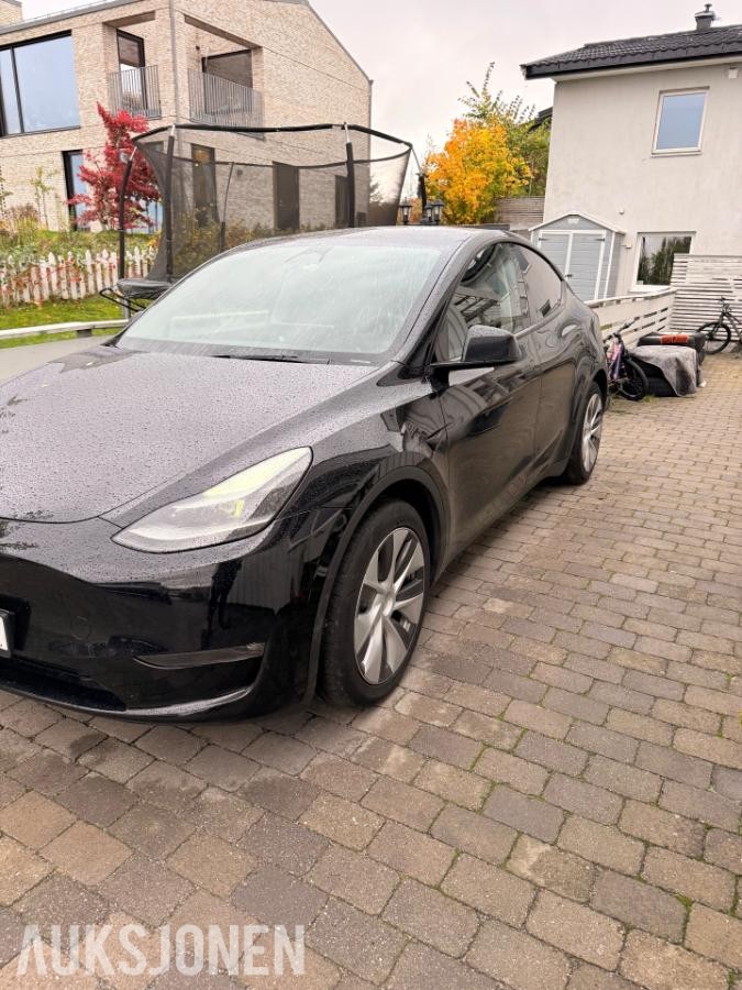 2024 Tesla Model Y Long Range AWD PANORAMA KAMERA RYZEN VARMEPUMPE