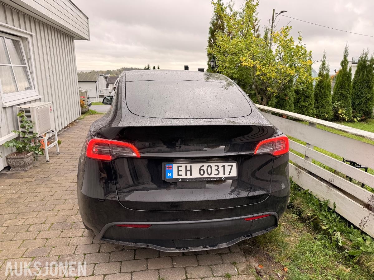2024 Tesla Model Y Long Range AWD PANORAMA KAMERA RYZEN VARMEPUMPE