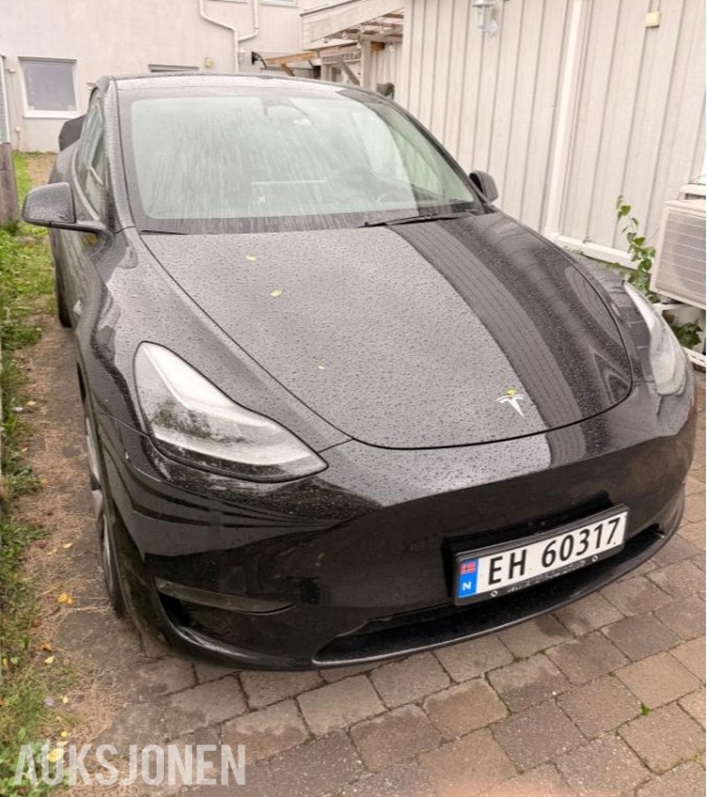 2024 Tesla Model Y Long Range AWD PANORAMA KAMERA RYZEN VARMEPUMPE
