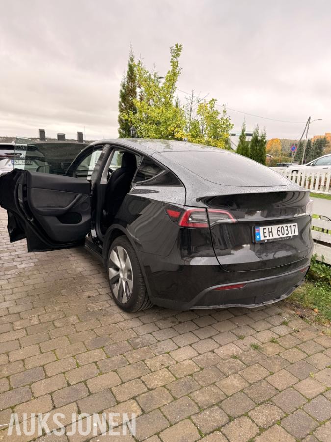 2024 Tesla Model Y Long Range AWD PANORAMA KAMERA RYZEN VARMEPUMPE