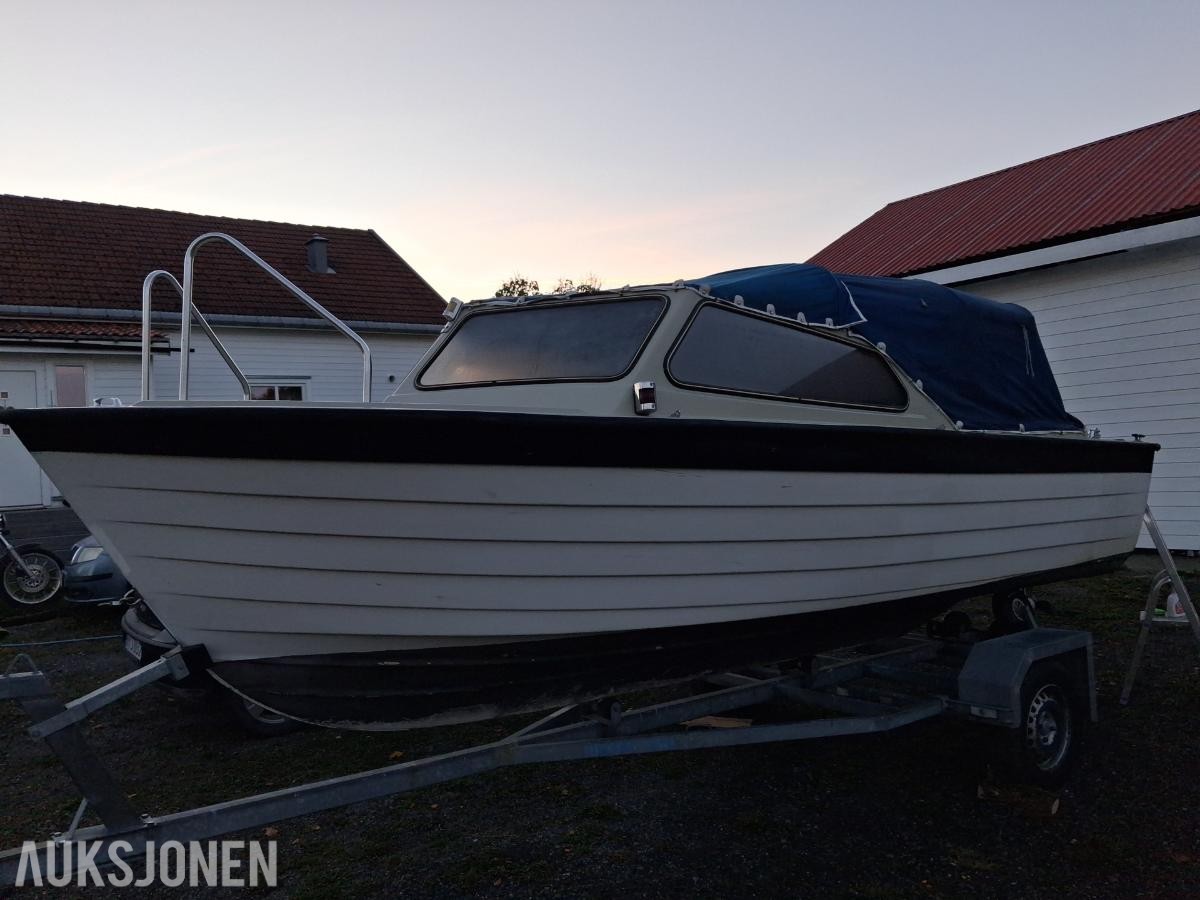 1985 Herwa 16 med 50hk Johnsen motor og registrert båthenger