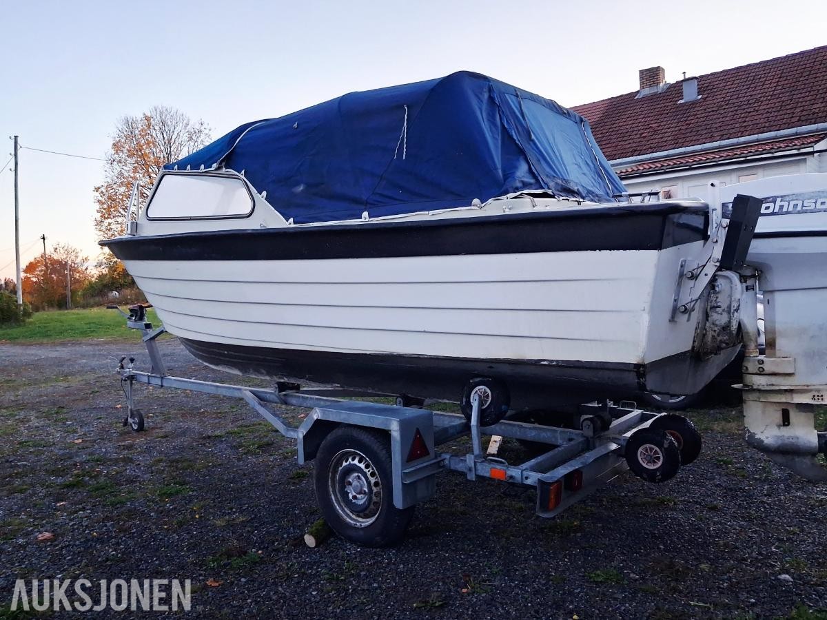 1985 Herwa 16 med 50hk Johnsen motor og registrert båthenger