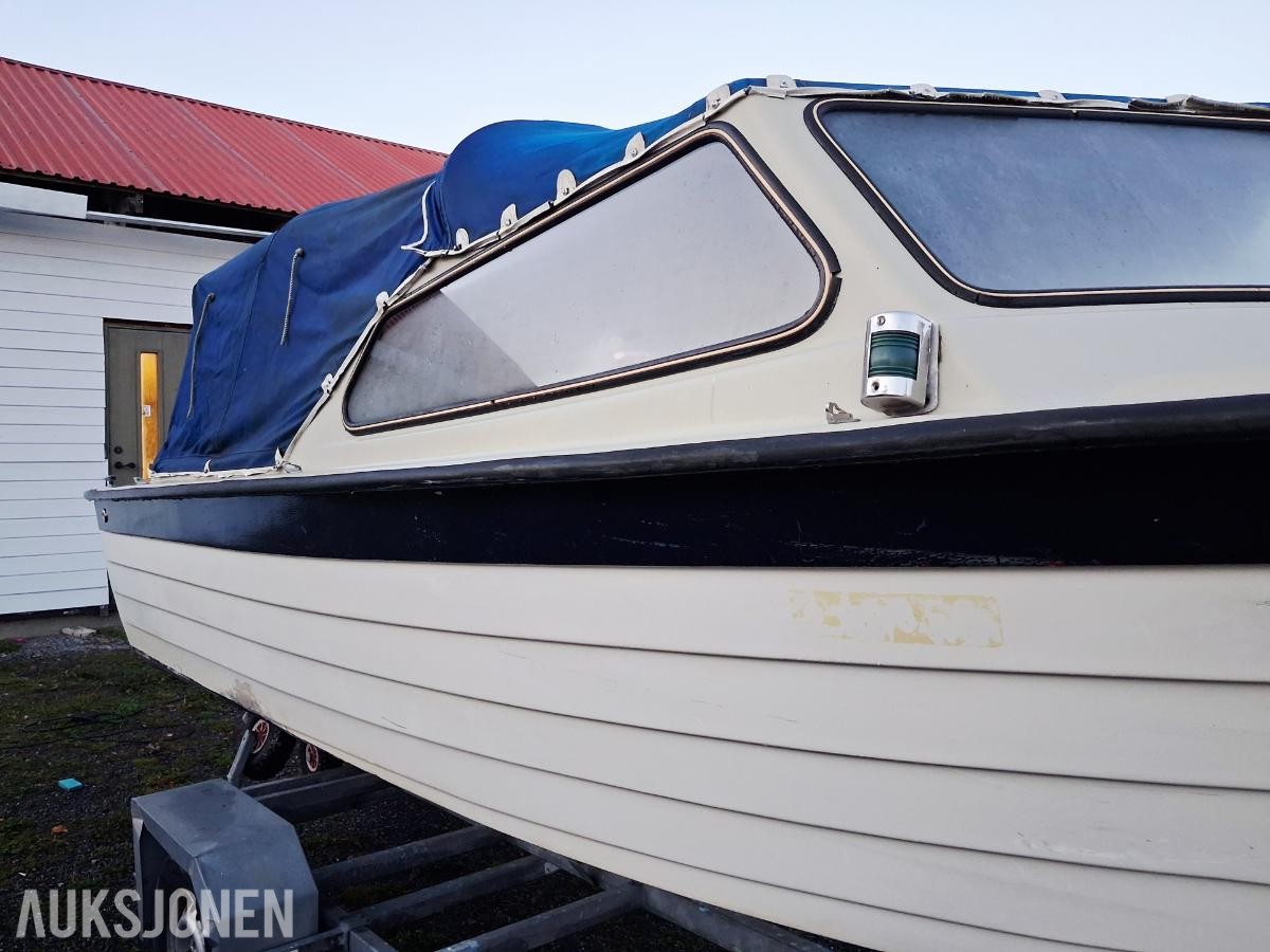1985 Herwa 16 med 50hk Johnsen motor og registrert båthenger