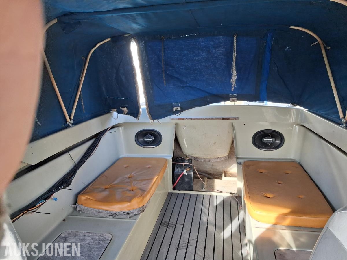 1985 Herwa 16 med 50hk Johnsen motor og registrert båthenger