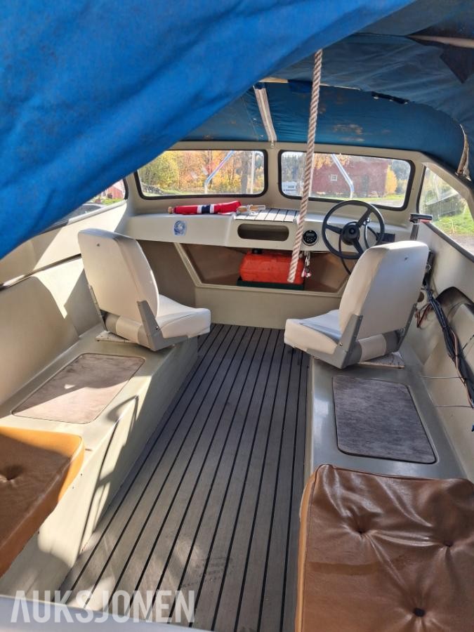 1985 Herwa 16 med 50hk Johnsen motor og registrert båthenger