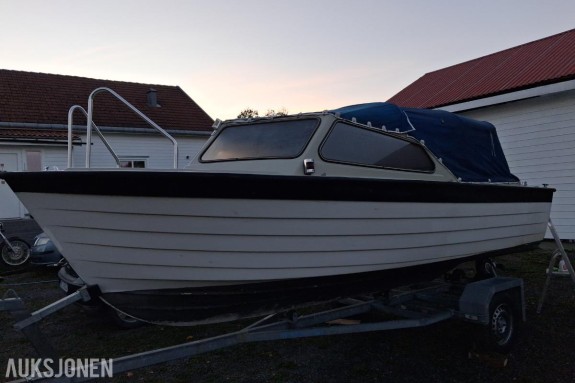 1985 Herwa 16 med 50hk Johnsen motor og registrert båthenger