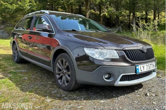 2013 Skoda Superb 2.0 140hk 4X4 DSG ELEGANCE S+V DEKK AUTOMAT HENGERFESTE