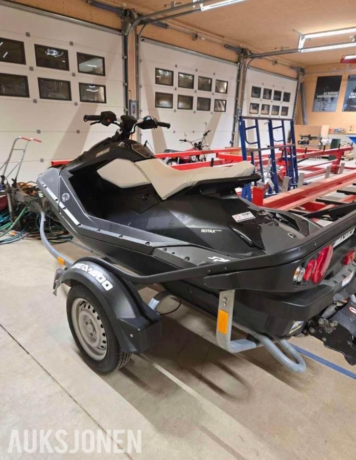 2016 Brp  90hk vannscooter med henger