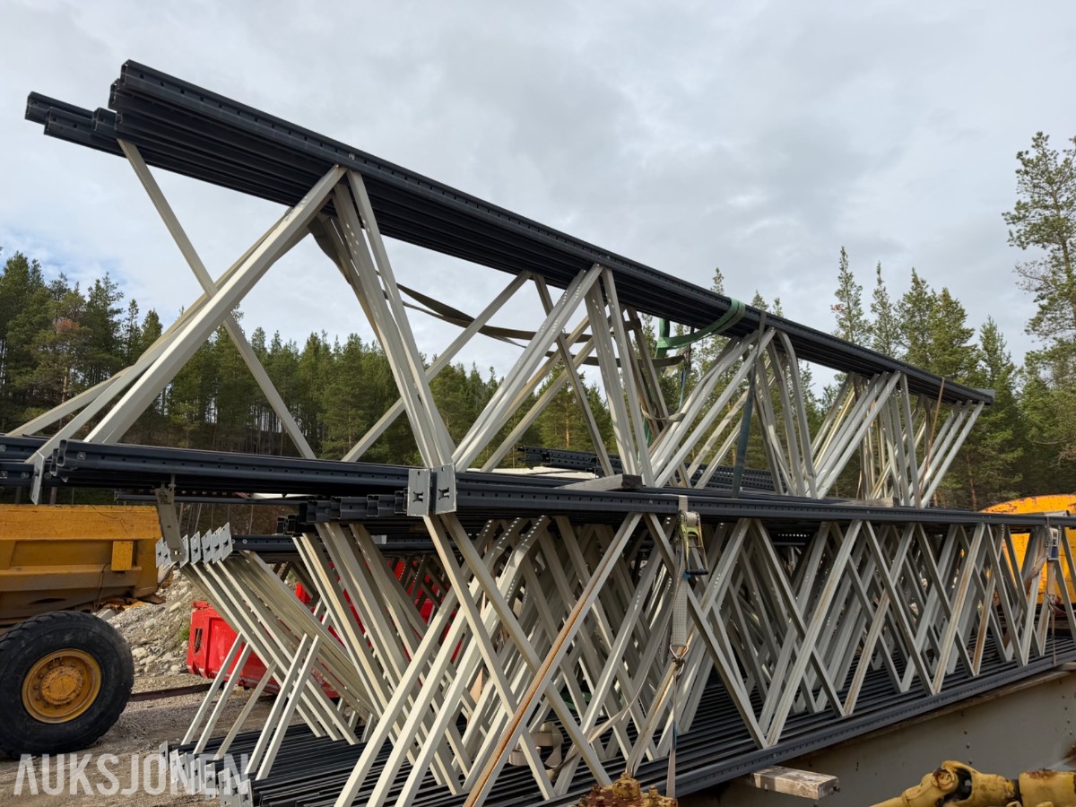 Høvik Pallereol (40 stk. rammer) 6,5 m. høyde. endel bjelker