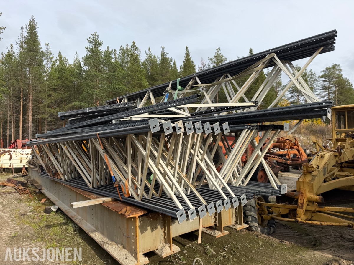 Høvik Pallereol (40 stk. rammer) 6,5 m. høyde. endel bjelker