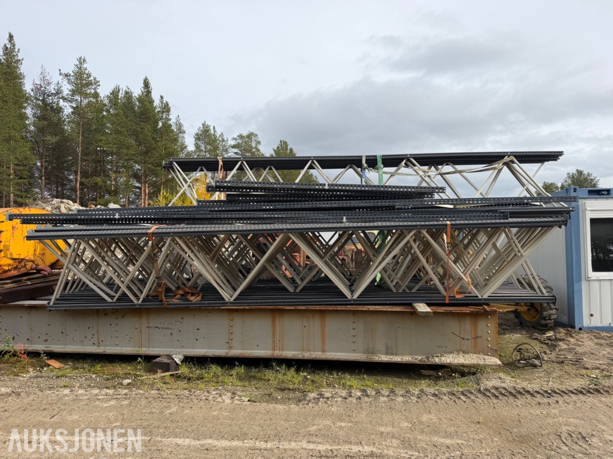 Høvik Pallereol (40 stk. rammer) 6,5 m. høyde. endel bjelker