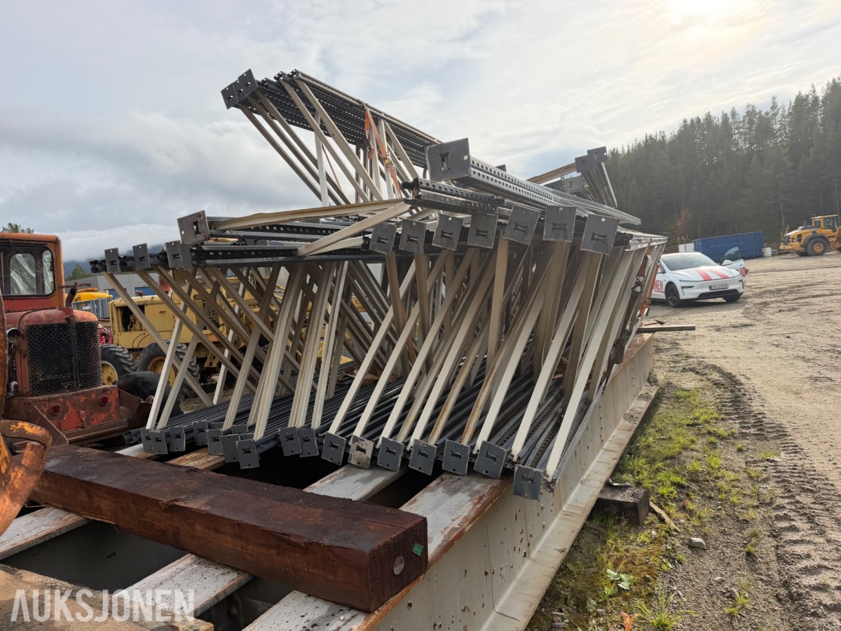 Høvik Pallereol (40 stk. rammer) 6,5 m. høyde. endel bjelker