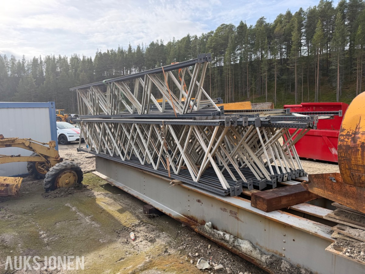 Høvik Pallereol (40 stk. rammer) 6,5 m. høyde. endel bjelker