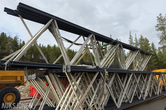 Høvik Pallereol (40 stk. rammer) 6,5 m. høyde. endel bjelker