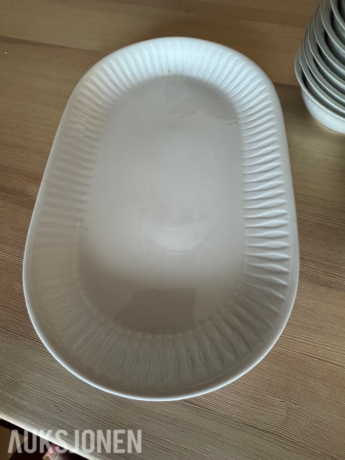 PORSGRUNN PORSELEN MIDDAGSSERVISE OG KAFFESERVISE
