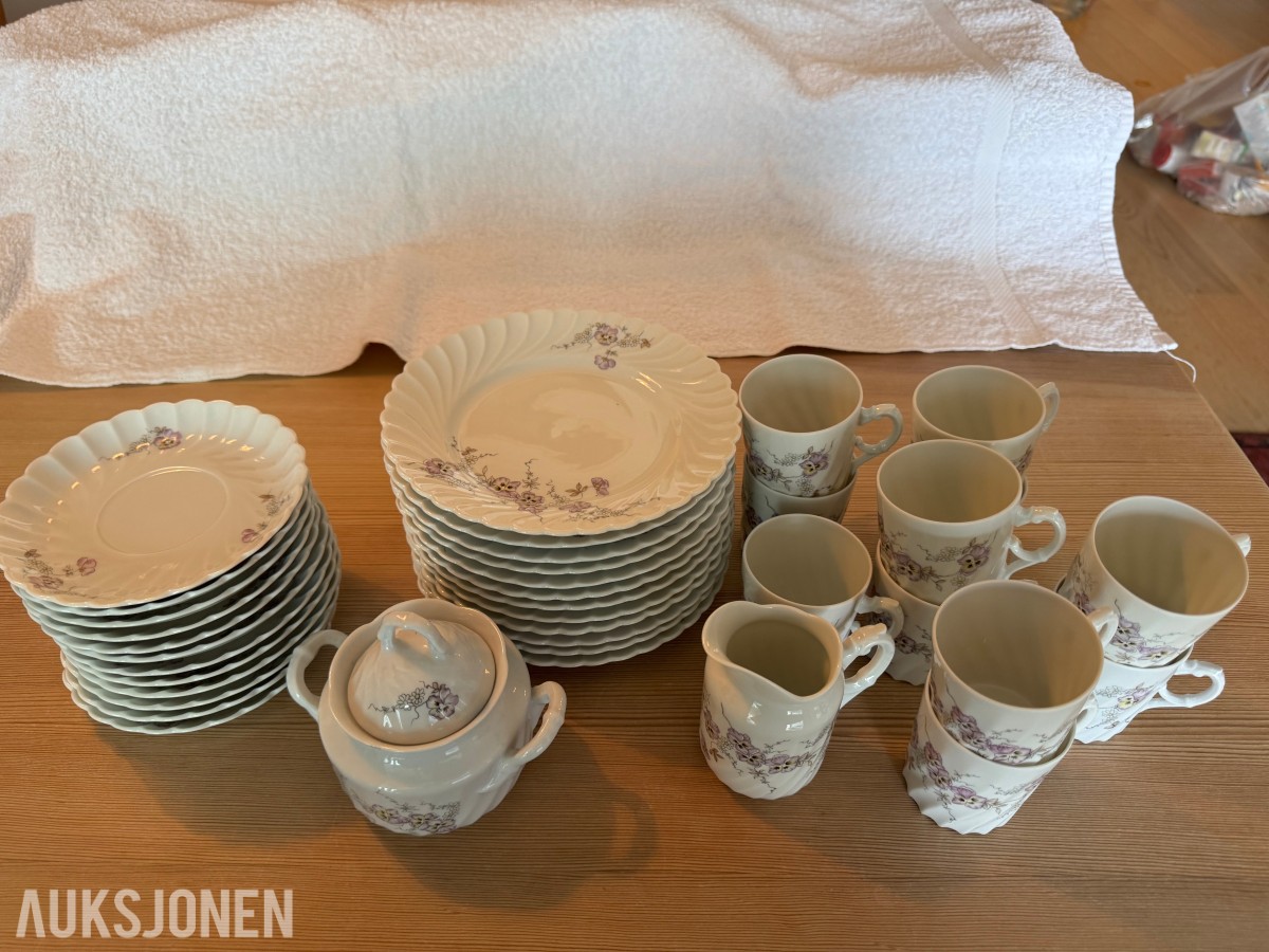 PORSGRUNN PORSELEN MIDDAGSSERVISE OG KAFFESERVISE
