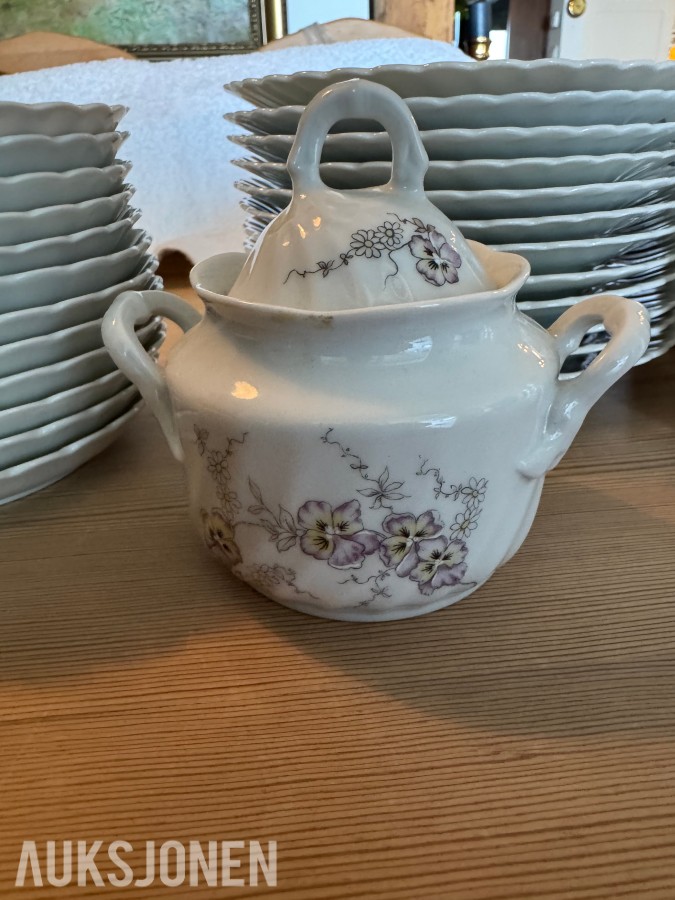 PORSGRUNN PORSELEN MIDDAGSSERVISE OG KAFFESERVISE