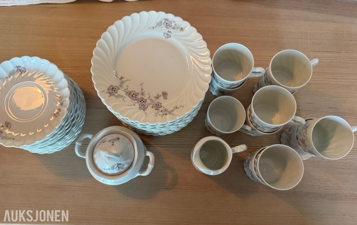 PORSGRUNN PORSELEN MIDDAGSSERVISE OG KAFFESERVISE